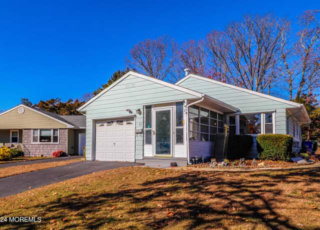 Property at 49 Sunflower Ln, Toms River, NJ 08755, 2 beds, 1.5 baths