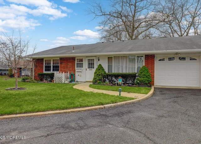 Property at 455B Portsmouth Dr, Lakewood, NJ 08701, 2 beds, 2 baths