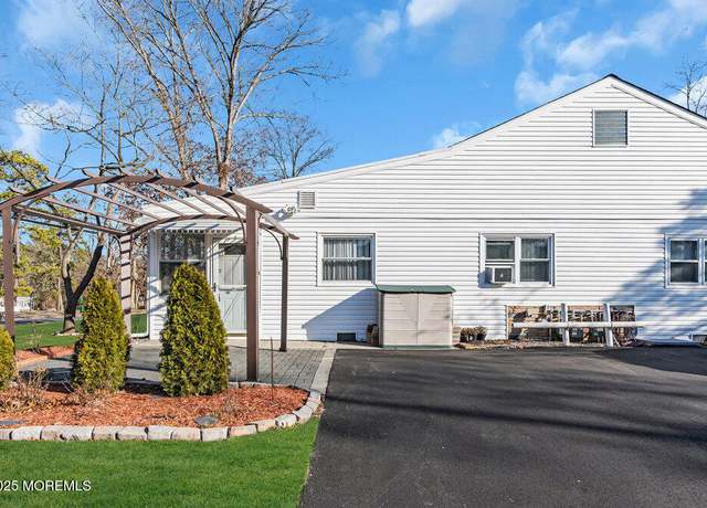 Property at 5a Cedar St, Toms River, NJ 08757, 2 beds, 1 bath