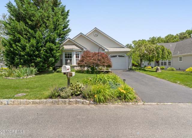Property at 31 Strawberry Ln, Lakewood, NJ 08701, 2 beds, 2 baths