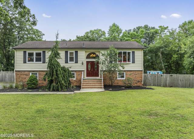 Property at 72 Molly Pitcher Ln, Freehold, NJ 07728, 3 beds, 2.5 baths