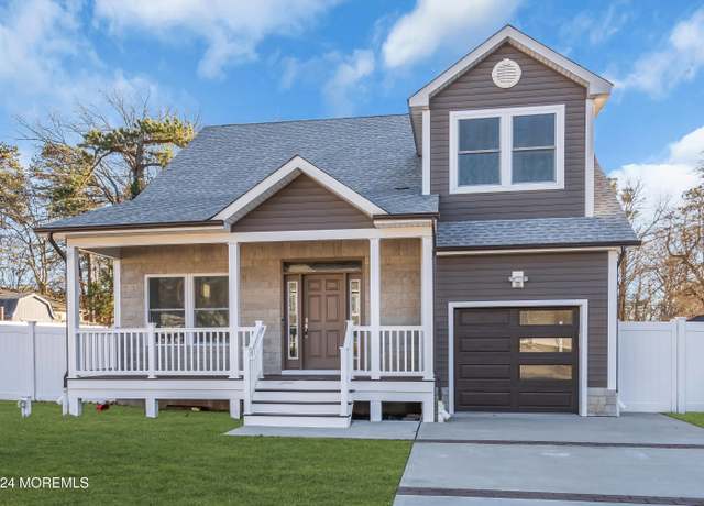 Property at 632 6th Ave, Toms River, NJ 08757, 4 beds, 3.5 baths