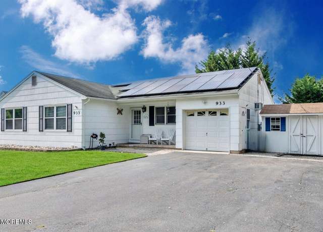 Property at 933 Lawrence Ave, Toms River, NJ 08757, 3 beds, 1.5 baths