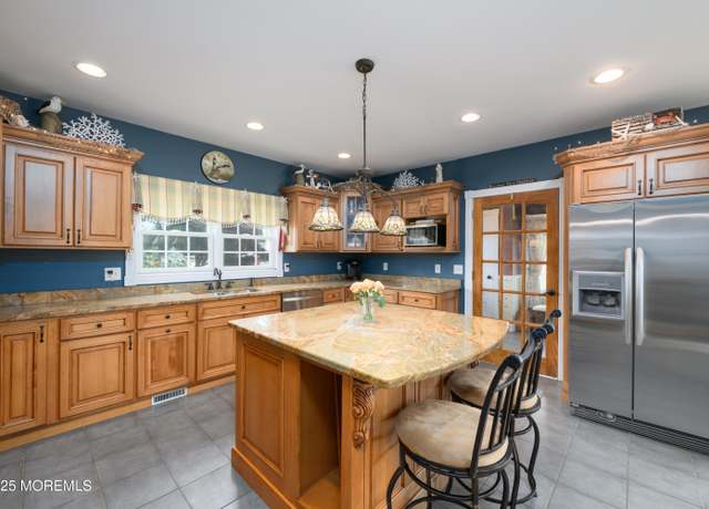 Property at 41 Cedar St, Keyport, NJ 07735, 3 beds, 2.5 baths