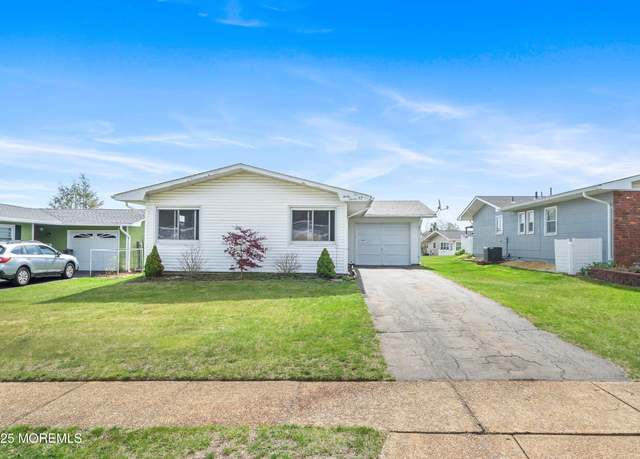 Property at 37 Central Blvd, Brick, NJ 08724, 2 beds, 1 bath