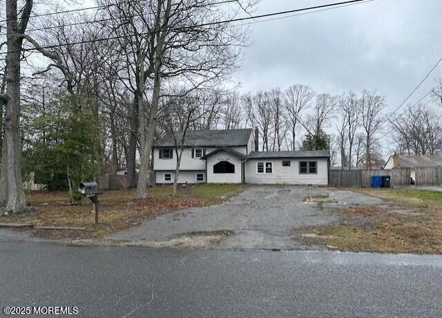 Property at 1720 Mohawk Dr, Toms River, NJ 08753, 9 beds, 4 baths