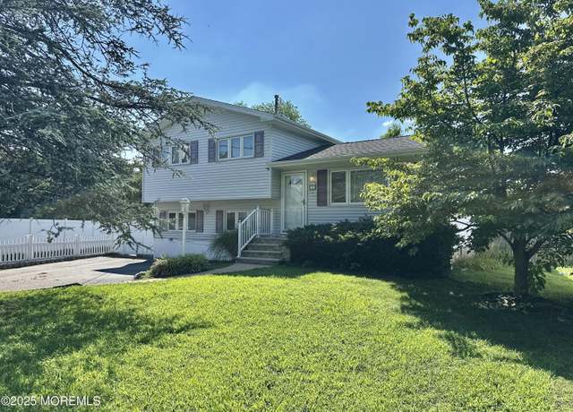Property at 2 Palmer Rd, Middletown, NJ 07748, 3 beds, 1.5 baths