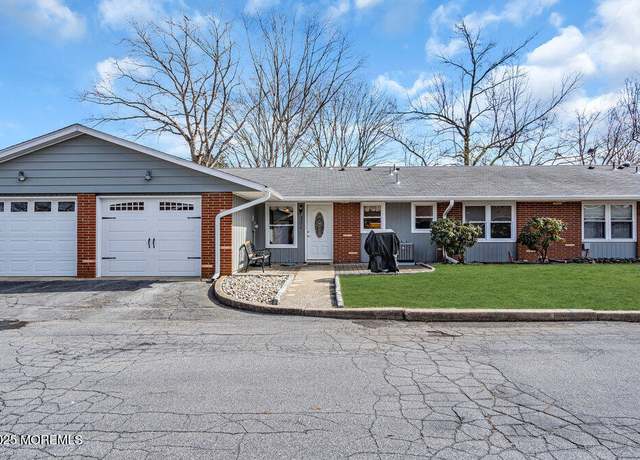 Property at 377C Chatham Ct, Lakewood, NJ 08701, 2 beds, 2 baths