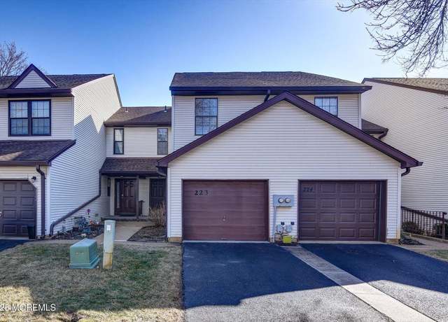 Property at 223 Longwood Dr Unit 22-3, Manalapan, NJ 07726, 2 beds, 2.5 baths