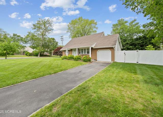 Property at 952 Stafford Dr, Toms River, NJ 08753, 4 beds, 1.5 baths