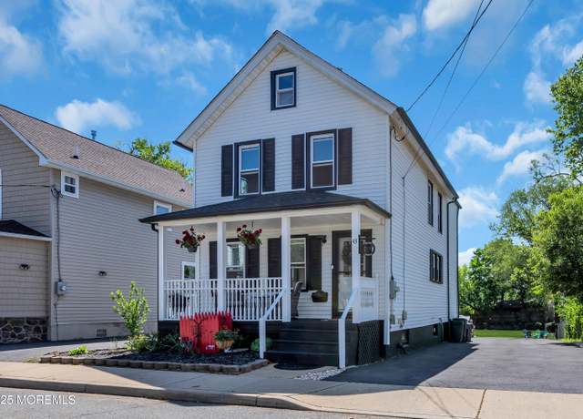 Property at 43 Oak St, Keyport, NJ 07735, 3 beds, 1 bath