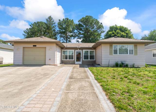 Property at 988 Jamaica Blvd, Toms River, NJ 08757, 2 beds, 2 baths