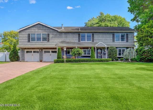 Property at 55 Yorktowne Dr, Manalapan, NJ 07726, 3 beds, 4 baths