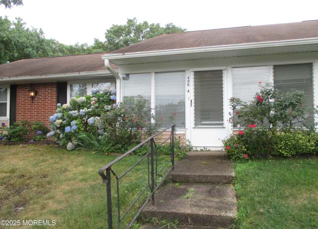Property at 496A Thornbury Ct, Lakewood, NJ 08701, 2 beds, 1 bath
