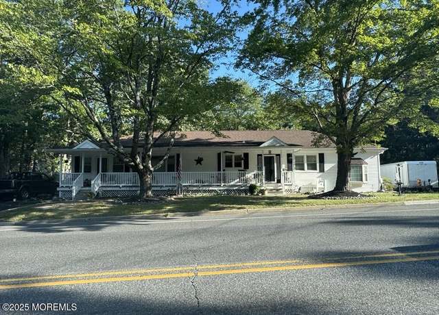 Property at 742 W Commodore Blvd, Jackson, NJ 08527, 5 beds, 2.5 baths