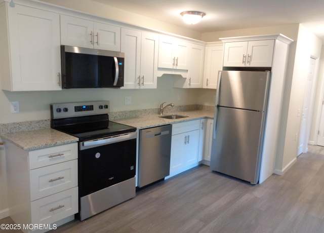 Property at 5 D Wintergreen Ln, Whiting, NJ 08759, 2 beds, 1 bath