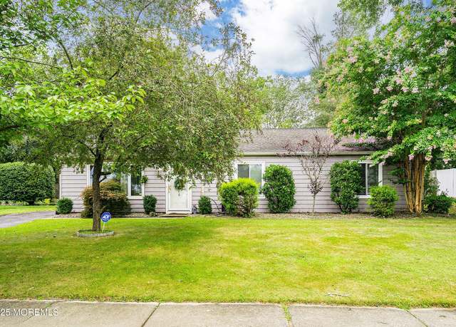Property at 8 Harfield Dr, Jackson, NJ 08527, 4 beds, 1 bath
