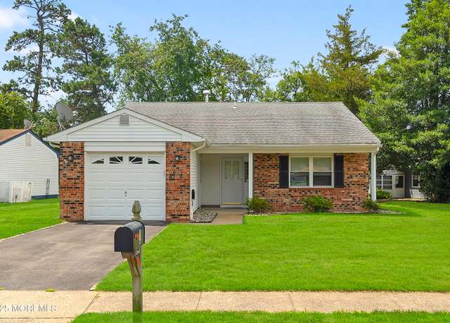 Property at 2 Seaview Ave, Brick, NJ 08723, 2 beds, 2 baths