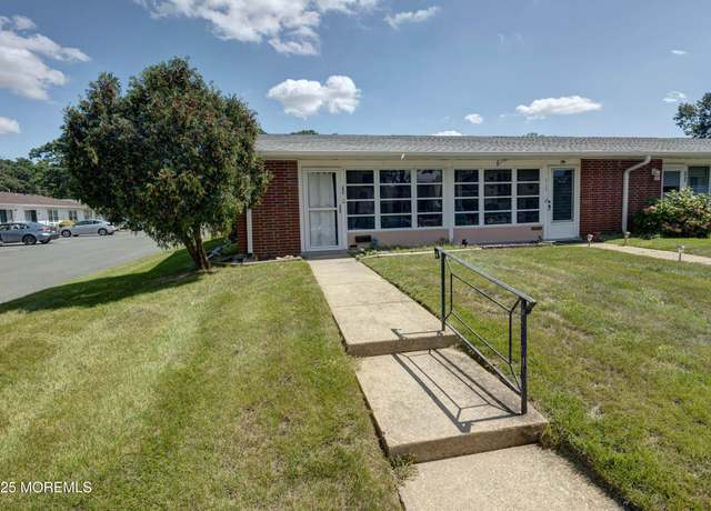 Property at 670 New Castle Ct Unit A, Lakewood, NJ 08701, 1 bed, 1 bath