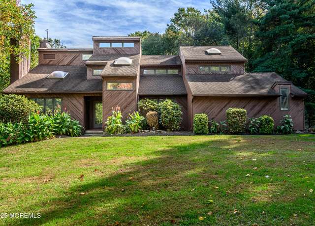 Property at 11 Constitution Dr, Leonardo, NJ 07737, 5 beds, 3 baths