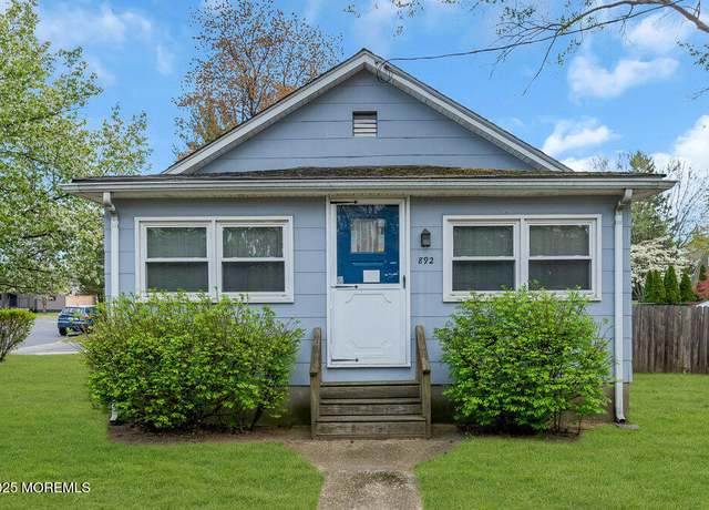 Property at 892 Palmer Ave, Middletown, NJ 07748, 3 beds, 1 bath