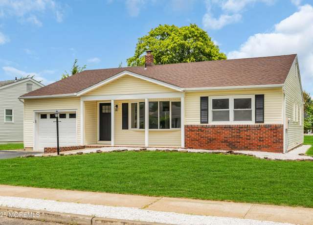 Property at 5 Easton Rd, Toms River, NJ 08757, 2 beds, 2 baths
