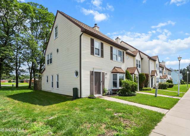 Property at 6 Revere Ct, Jackson, NJ 08527, 2 beds, 1.5 baths