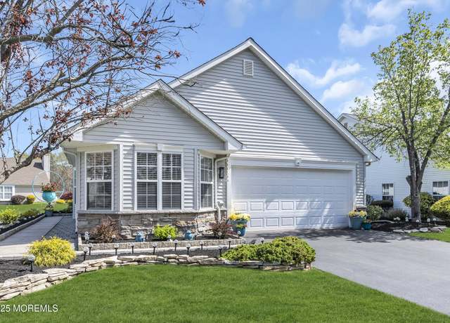 Property at 29 Strawberry Ln, Lakewood, NJ 08701, 2 beds, 2 baths