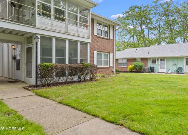 Property at 41D Cambridge Ct, Lakewood, NJ 08701, 2 beds, 1 bath