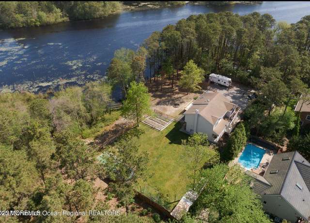 Property at 1417 Englemere Blvd, Toms River, NJ 08757, 4 beds, 2.5 baths