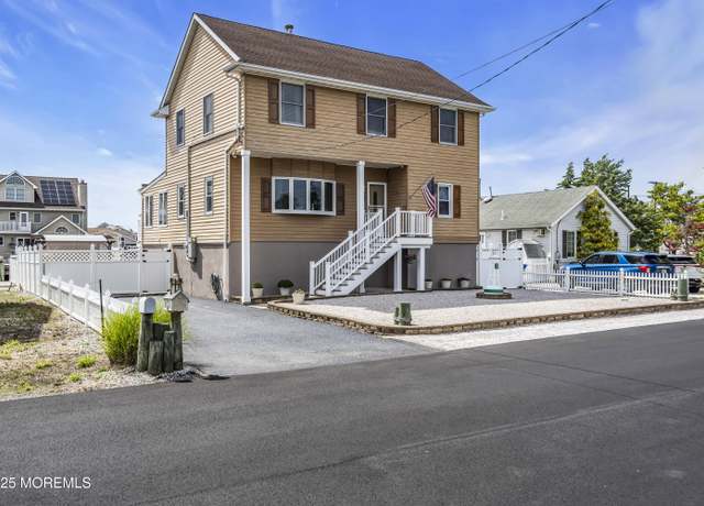 Property at 3 Woodhaven Rd, Toms River, NJ 08753, 4 beds, 2 baths