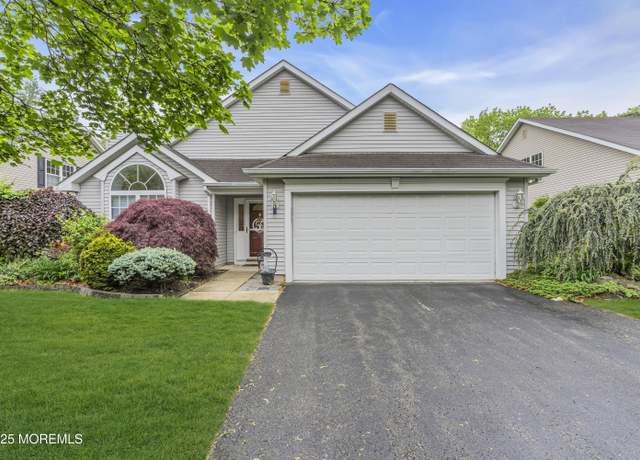 Property at 46 Skyline Dr, Lakewood, NJ 08701, 2 beds, 2 baths