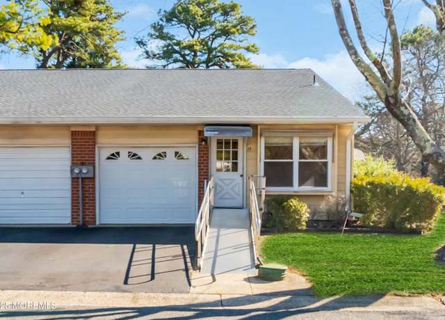 Property at 11 B Yorktowne Pkwy, Whiting, NJ 08759, 2 beds, 1 bath