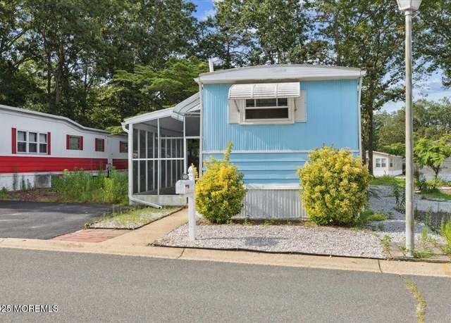 Property at 318 Roberts Rd, Toms River, NJ 08755, 2 beds, 1 bath