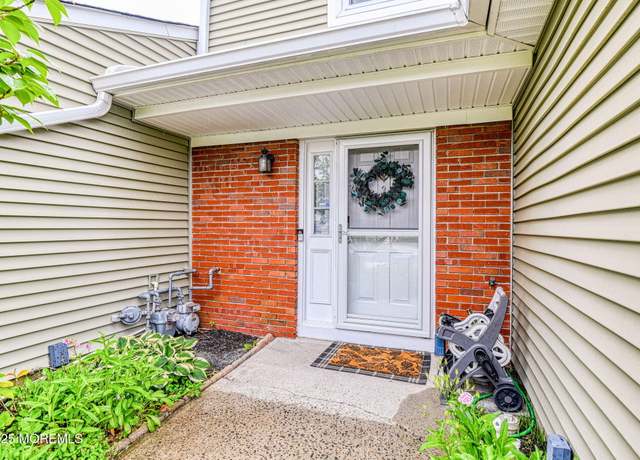 Property at 3 Birch Ln, Eatontown, NJ 07724, 2 beds, 2.5 baths