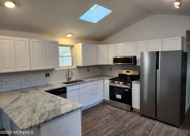 Property at 3 Shorehaven Rd, Hazlet, NJ 07730, 2 beds, 1 bath