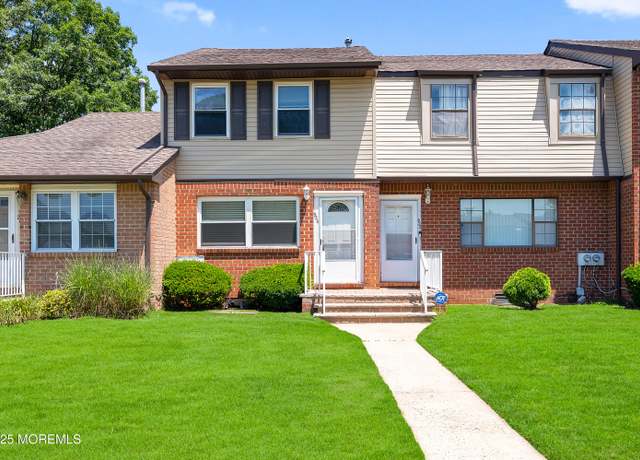 Property at 924 Kims Ct, Brick, NJ 08724, 2 beds, 1.5 baths