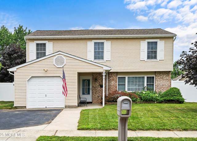 Property at 13 Boulder Dr, Barnegat, NJ 08005, 4 beds, 1.5 baths