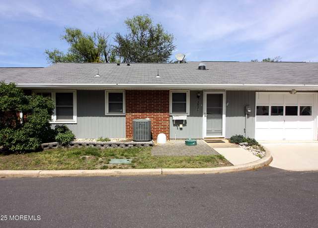 Property at 392 Picardy Ct Unit B, Lakewood, NJ 08701, 2 beds, 1 bath