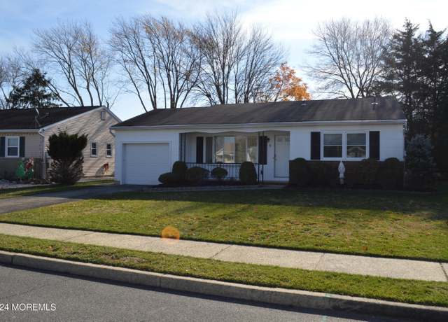 Property at 5 Norfolk Dr, Toms River, NJ 08757, 2 beds, 1 bath