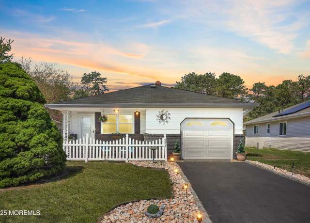 Property at 471 Saint Thomas Dr, Toms River, NJ 08757, 2 beds, 1 bath