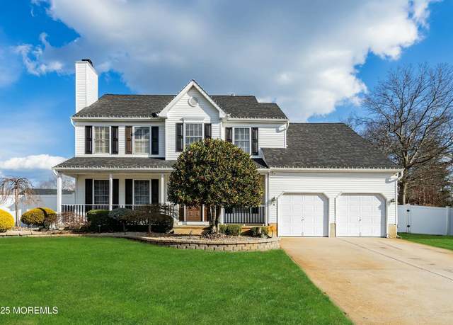 Property at 18 Forest View Dr, Bayville, NJ 08721, 3 beds, 2.5 baths