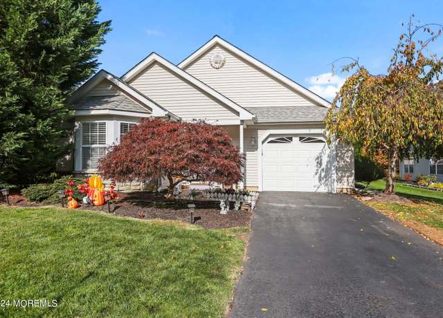 Property at 31 Strawberry Ln, Lakewood, NJ 08701, 2 beds, 2 baths