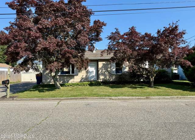 Property at 1137 Pacific Ave, Beachwood, NJ 08722, 3 beds, 1 bath