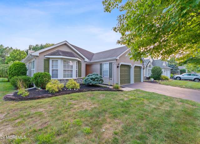 Property at 54 Foxwood Rd, Lakewood, NJ 08701, 3 beds, 2.5 baths