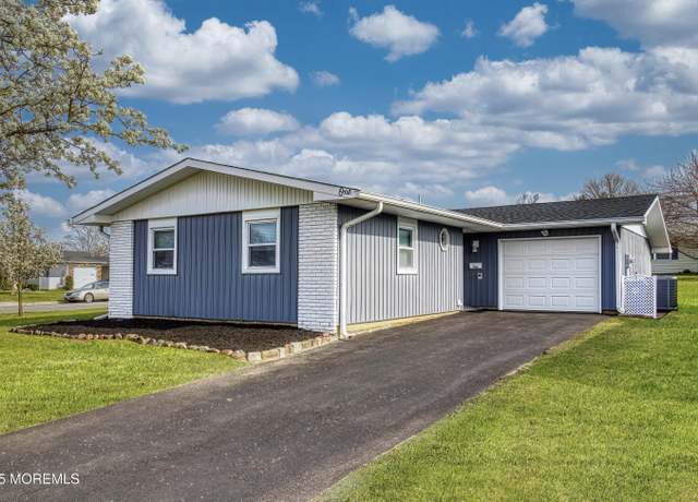 Property at 1 Markham Rd, Brick, NJ 08724, 2 beds, 1.5 baths