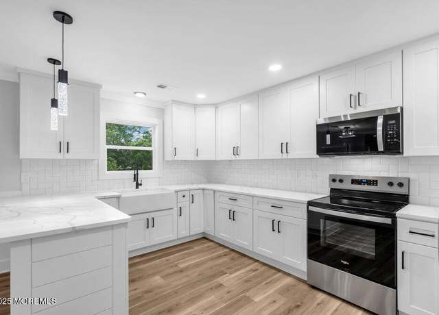 Property at 356 Railroad Ave, Bayville, NJ 08721, 3 beds, 2 baths