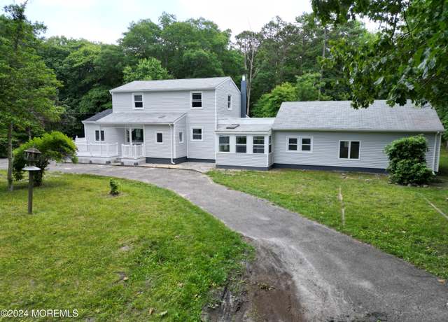 Property at 533 Oak Tree Ln, Jackson, NJ 08527, 5 beds, 3 baths