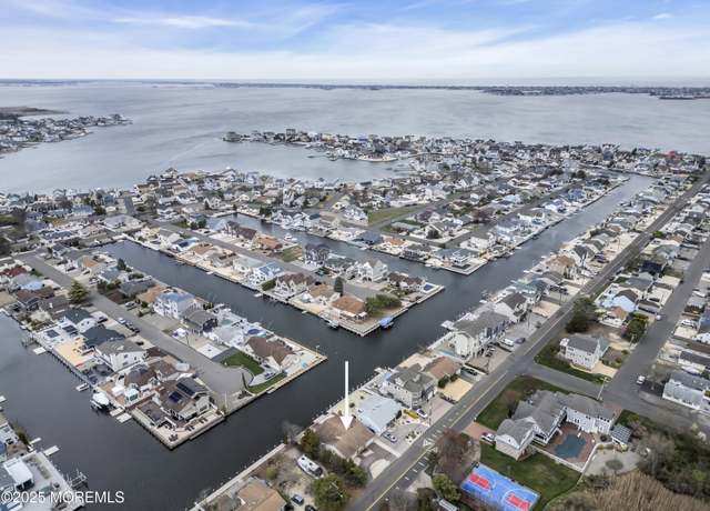 Property at 3166 Beachview Dr, Toms River, NJ 08753, 3 beds, 2.5 baths