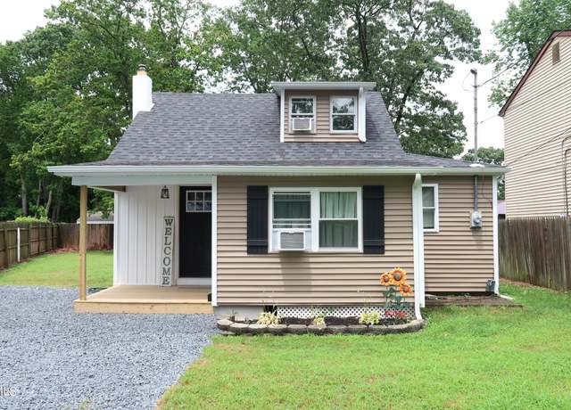 Property at 17 Mayfair Ct, Brick, NJ 08723, 3 beds, 1 bath